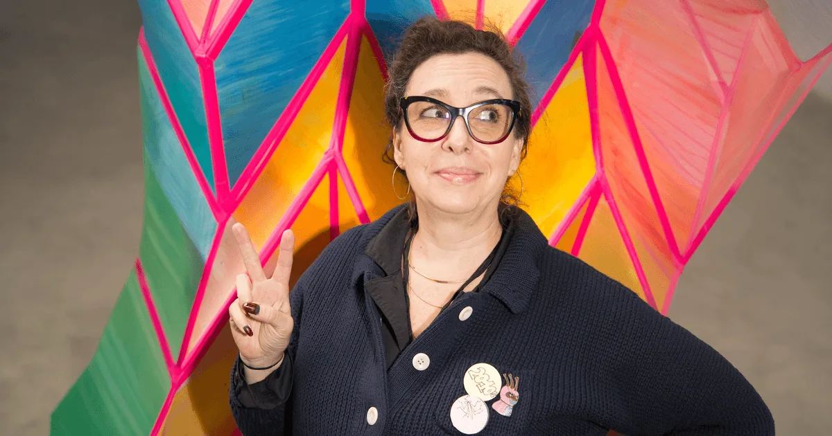 Retrato de la artista Maya Hayuk
